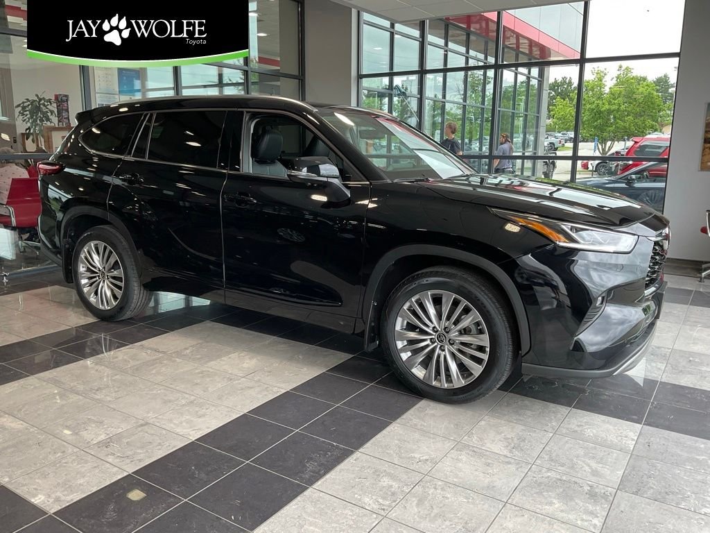 Used 2023 Toyota Highlander Platinum with VIN 5TDKDRBHXPS043398 for sale in Kansas City