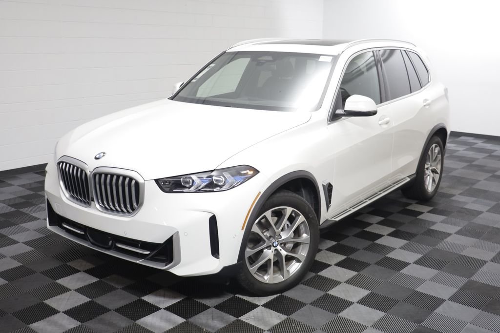 Certified Used 2026 Alpine White BMW xDrive40i image 2