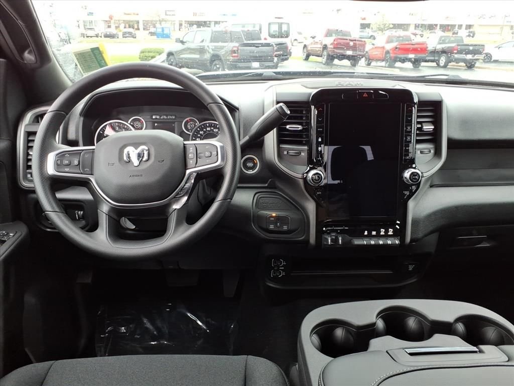 New 2026 Diamond Black Crystal Pearl-Coat Exterior Paint RAM Tradesman image 13