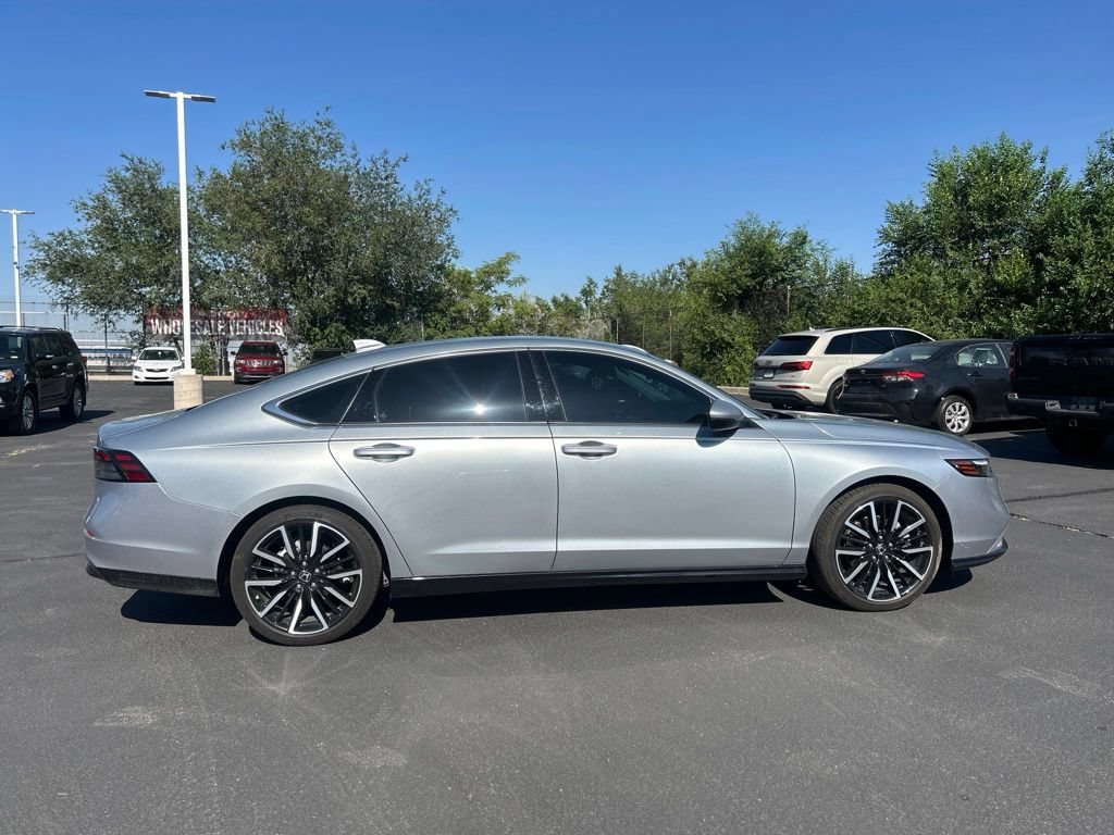 Used 2024 Solar Silver Metallic Honda Touring image 4
