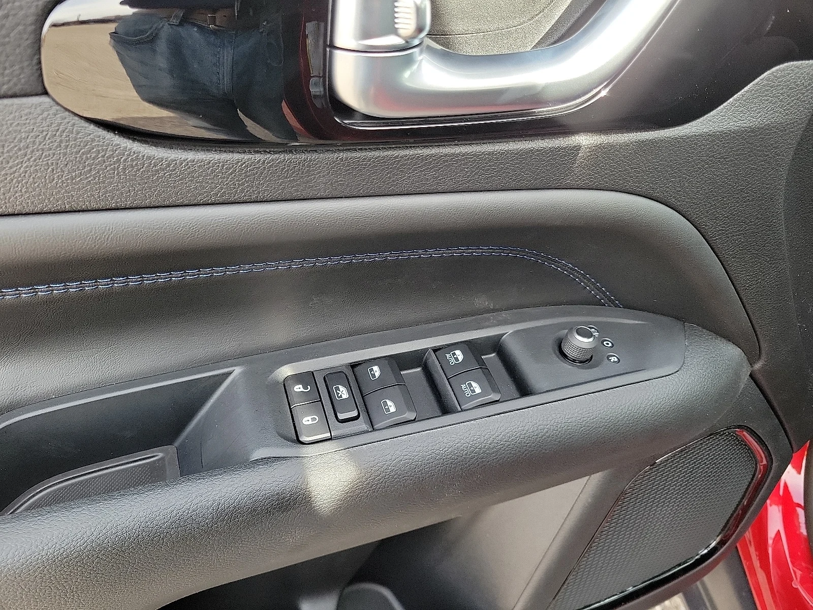 New 2026 Red Hot Pearlcoat Jeep LATITUDE ALTITUDE 4X4 image 11