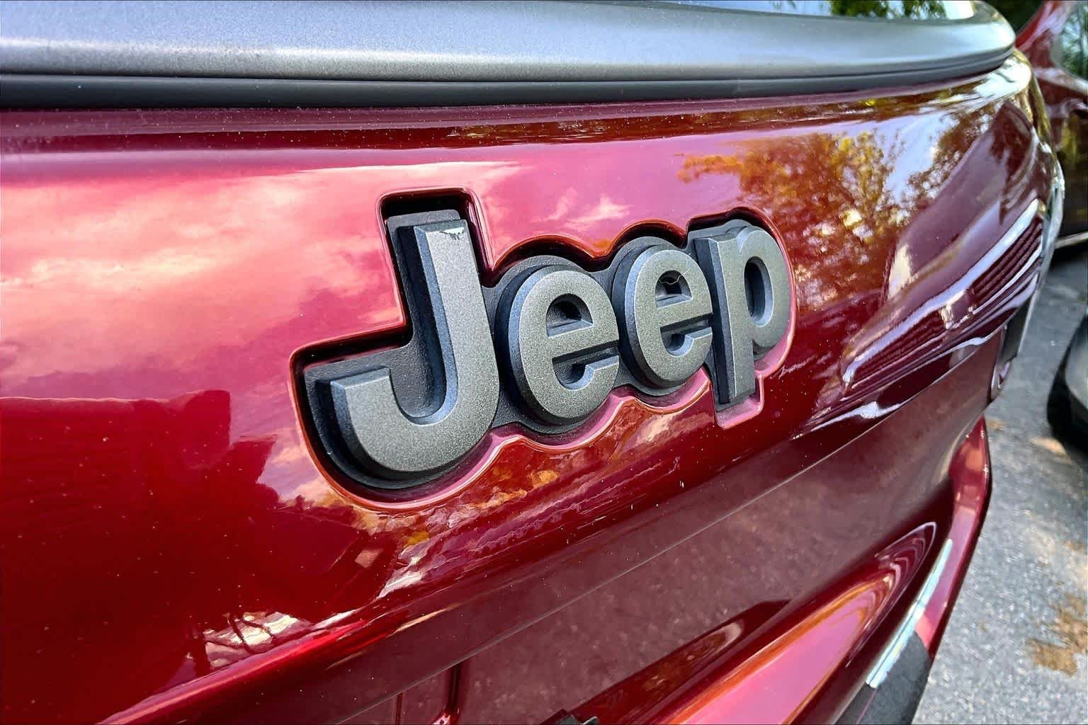 Used 2021 Velvet Red Pearlcoat Jeep Trailhawk image 29