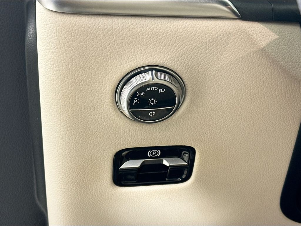 Certified Used 2023  Mercedes-Benz GLC 300 image 10