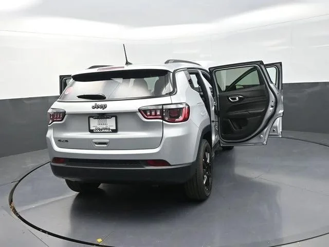 New 2026 Silver Zynith Metallic Clear-Coat Exterior Paint Jeep Latitude image 35