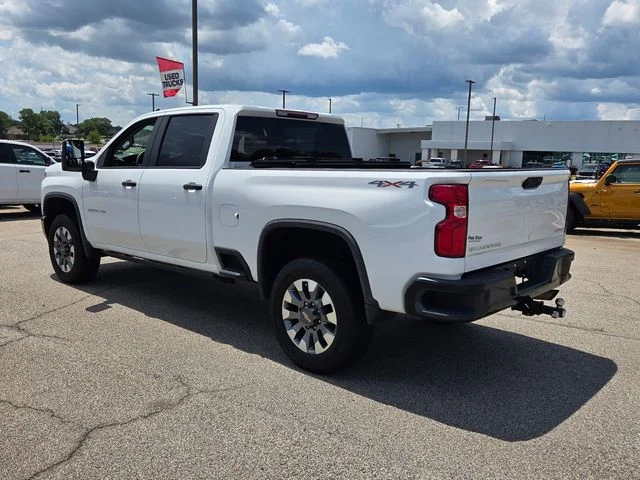 Used 2021 White Chevrolet Custom image 7