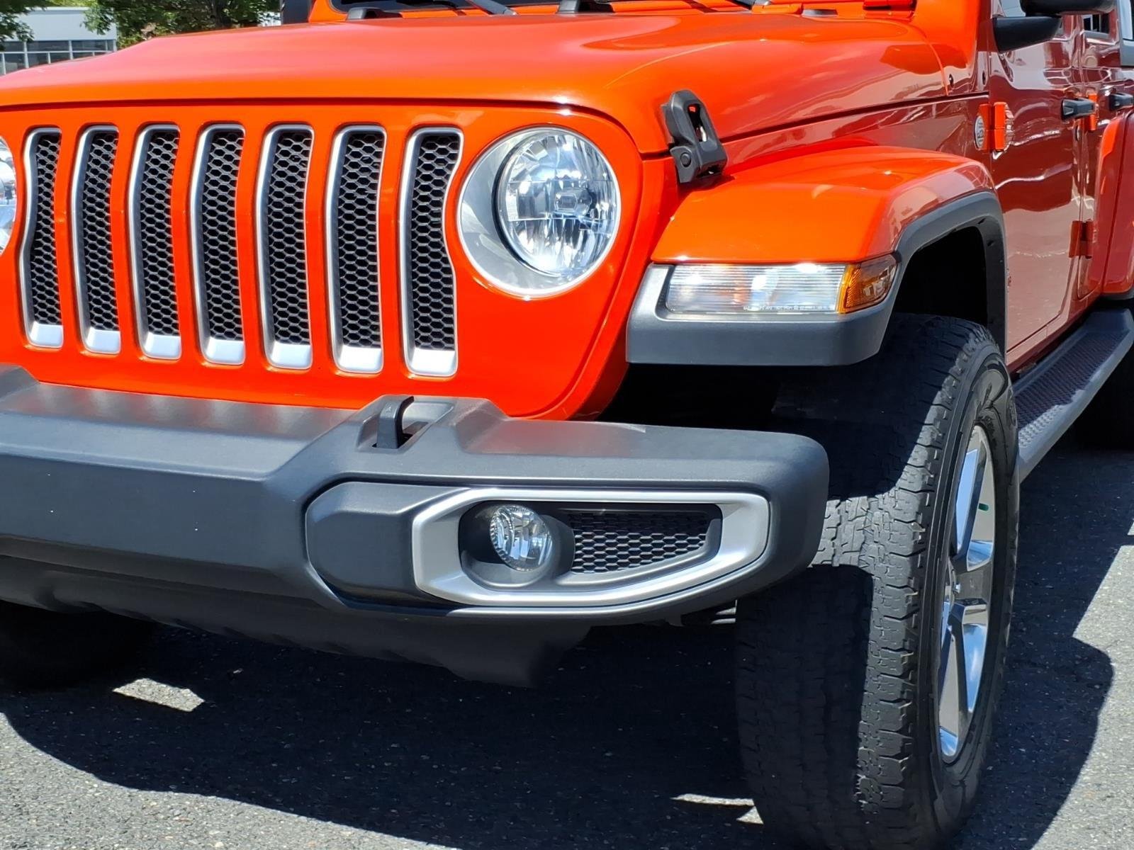 Used 2018 Punkn Metallic Clearcoat Jeep Sahara image 15