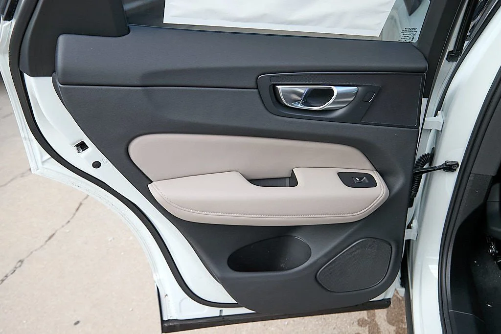 New 2026 Crystal White Volvo Plus image 19