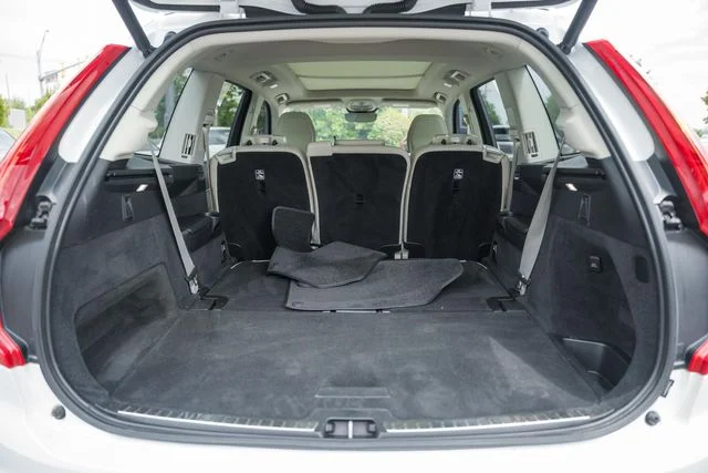 Used 2023 Crystal White Volvo Plus image 10