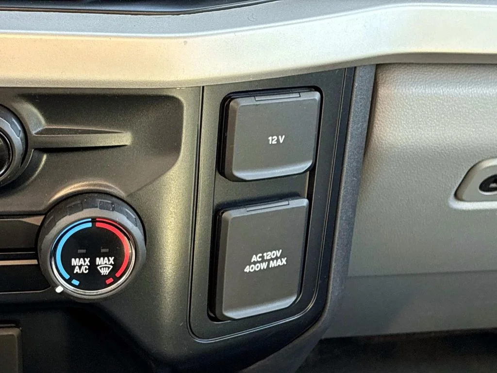 Used 2025 Oxford White Ford XLT image 33