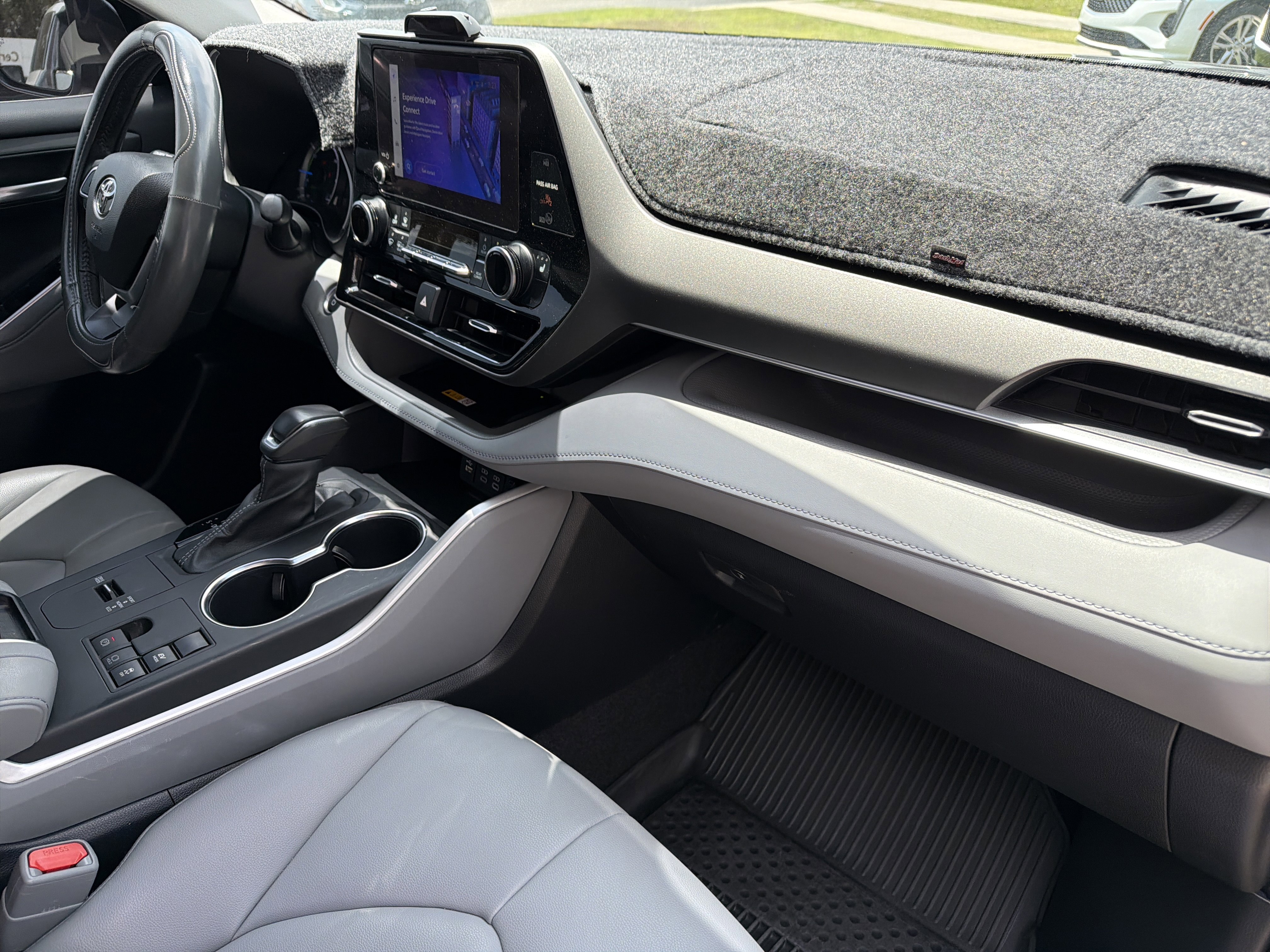Used 2024 Moon Dust Toyota XLE image 13