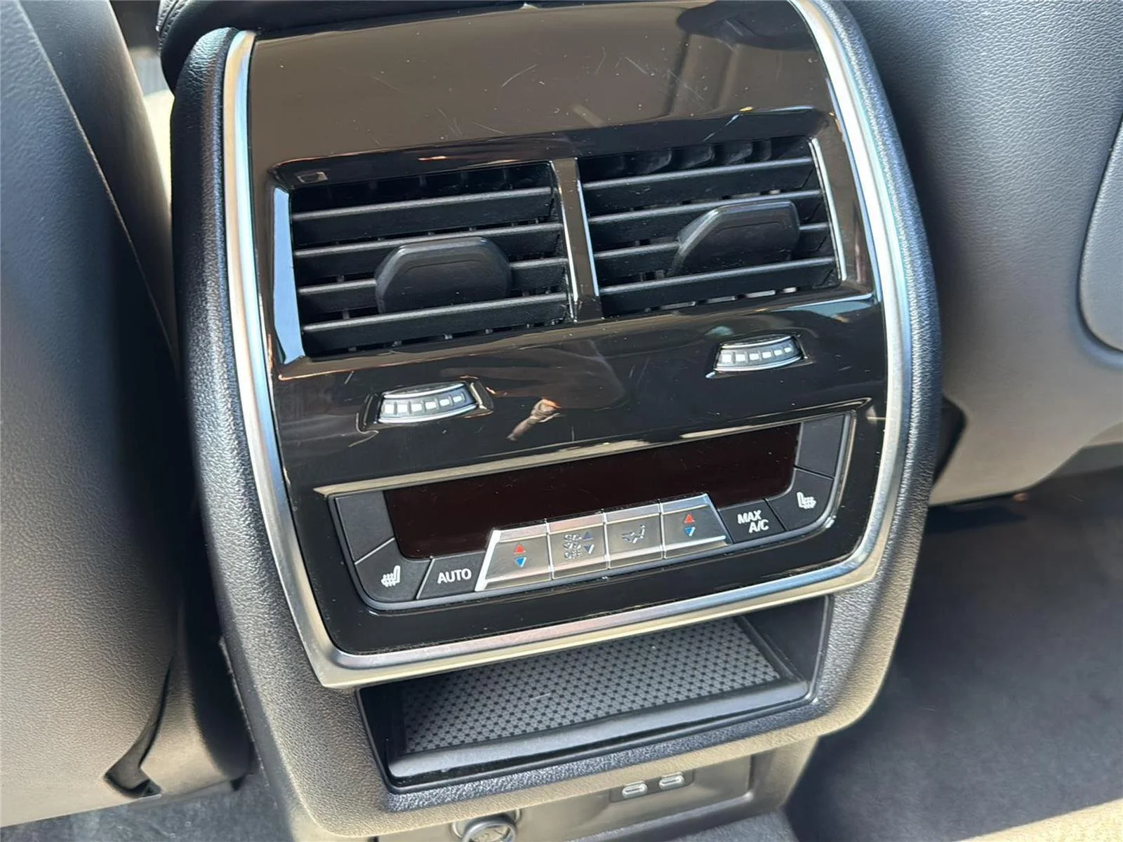 2025 BMW X7 40i - Photo 27