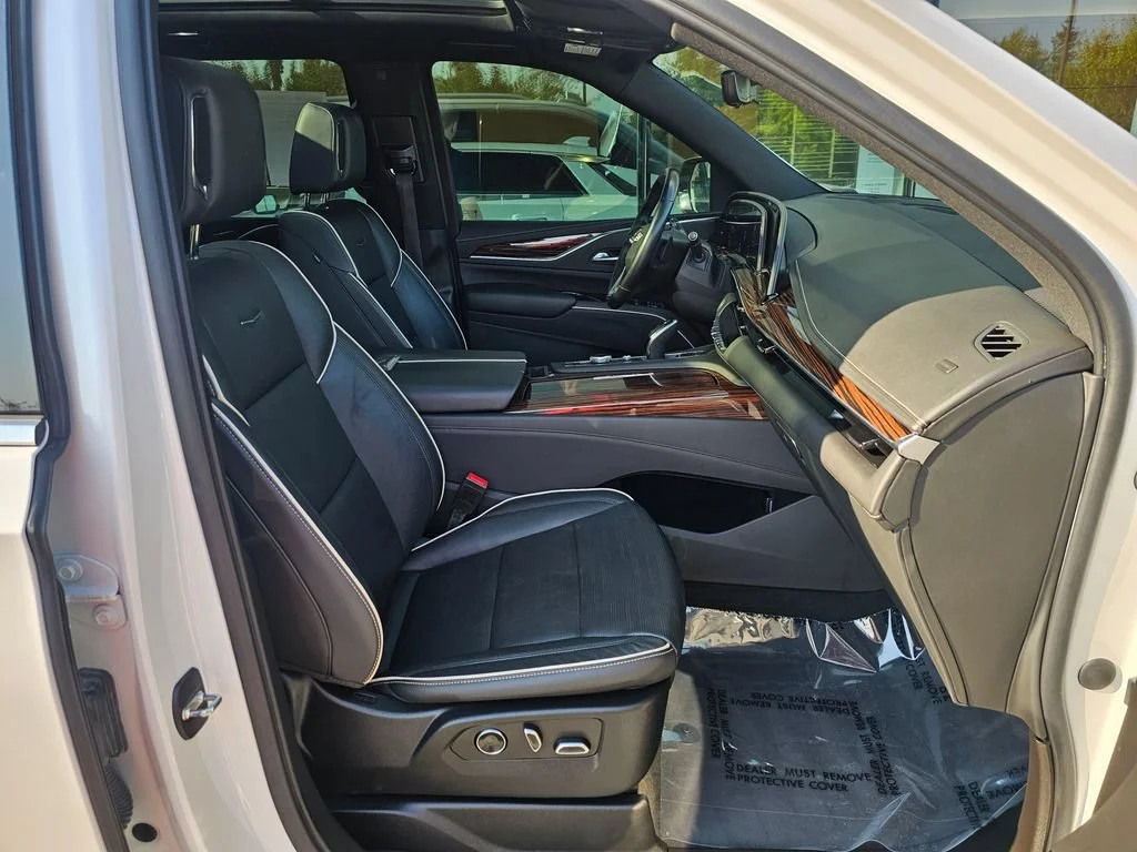 Used 2021 CRYSTAL WHITE TRICOAT Cadillac Premium Luxury image 11
