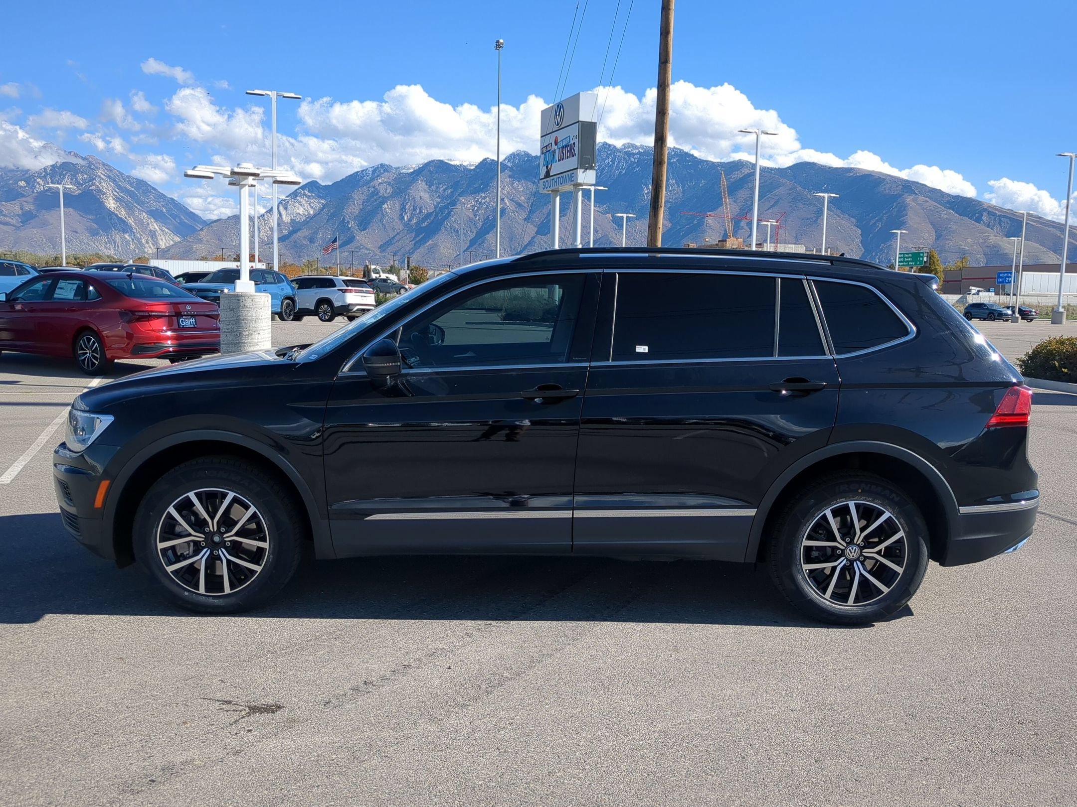 Used 2021 Deep Black Volkswagen SE image 7