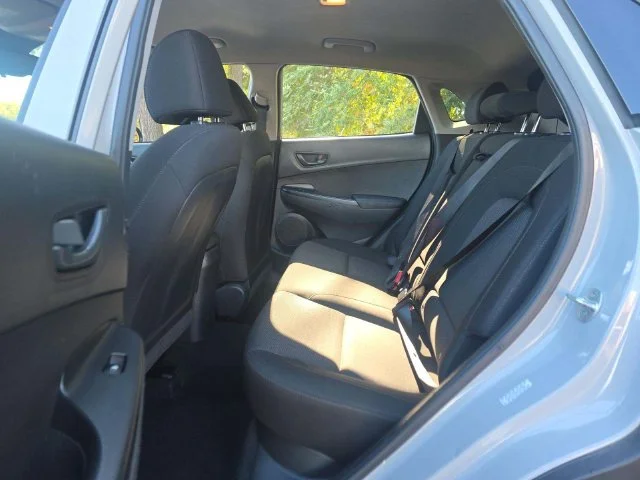 Used 2022 Silver Hyundai SEL image 9