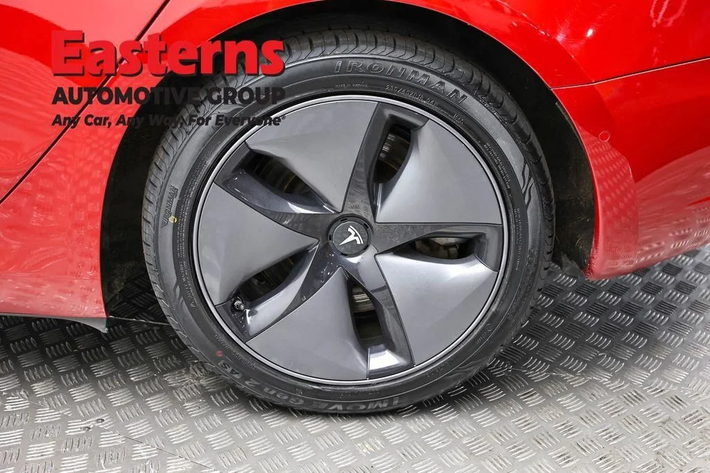 Used 2018 Red Tesla Long Range image 9