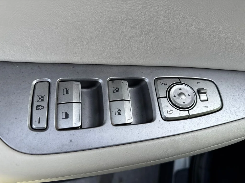 Used 2021 Graphite Hyundai SEL image 14