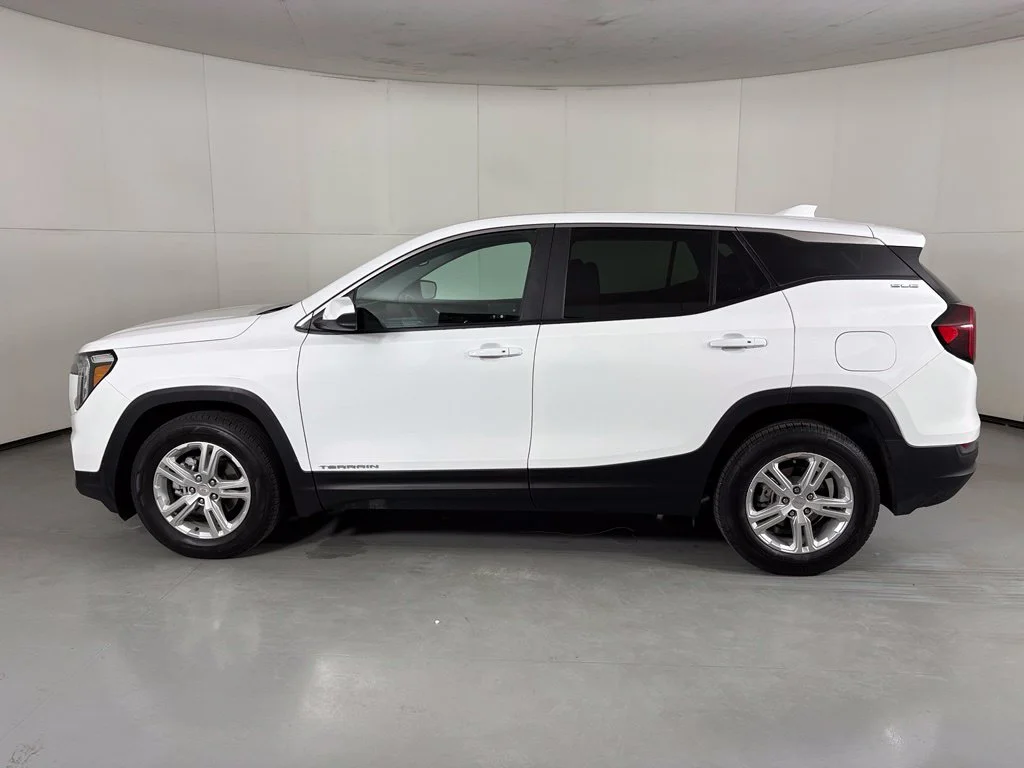 Used 2024 White GMC SLE image 5