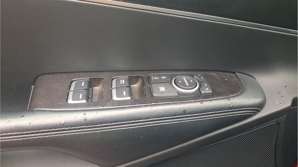 Used 2018 Red Kia LX image 25