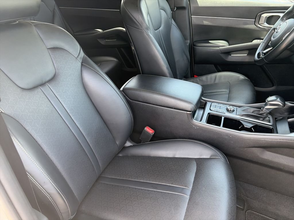 Used 2021 Silver Kia S image 36