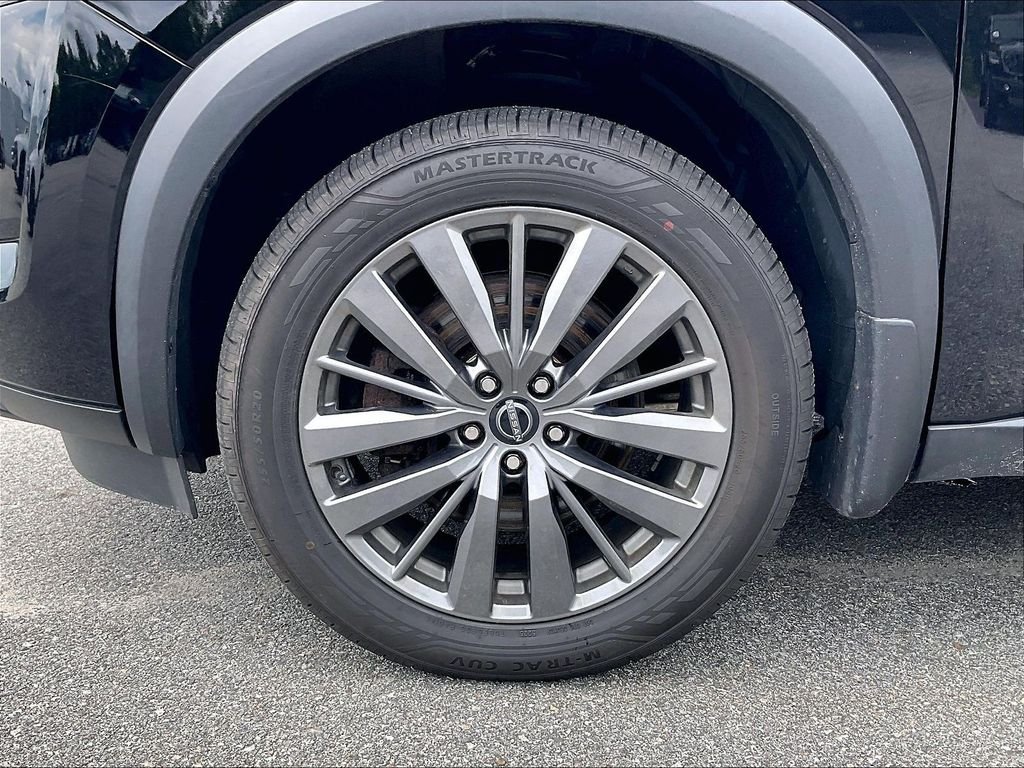 Used 2022 Super Black Nissan SL image 7