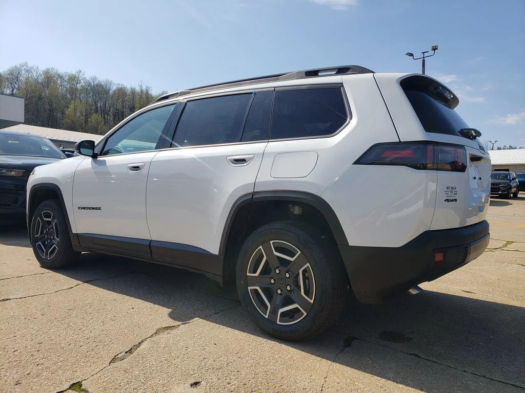 New 2026 Bright White Clear-Coat Exterior Paint Jeep Limited image 6