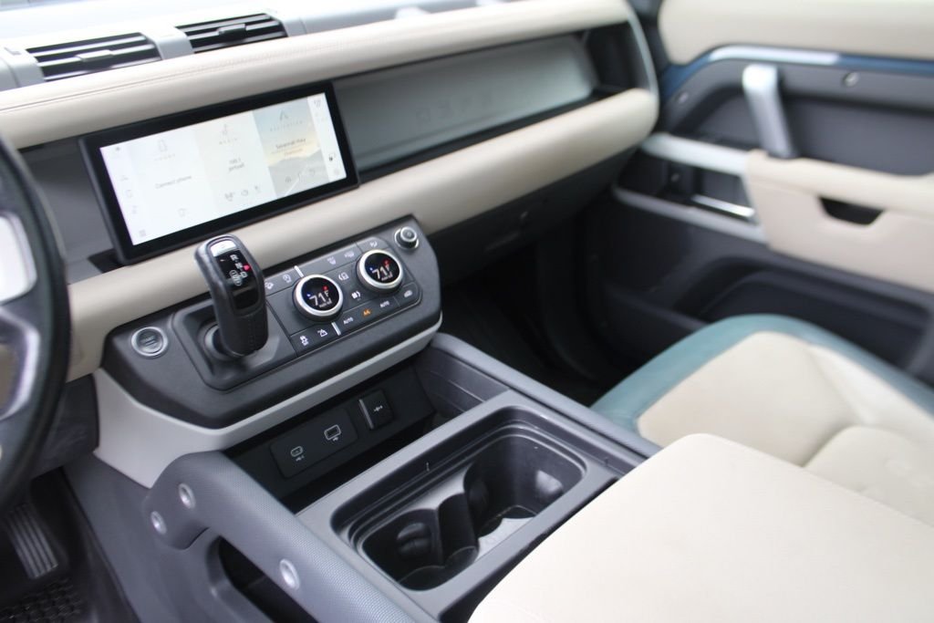 2022 Land Rover Defender X-Dynamic SE - Photo 17