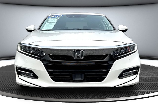 Used 2019 White Honda Touring image 2