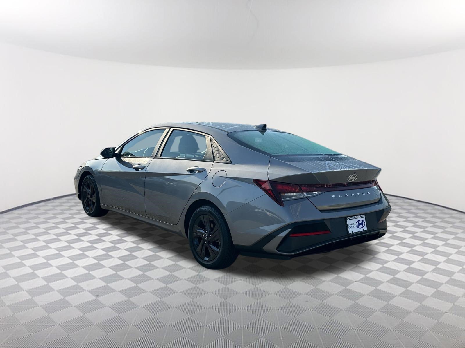 Used 2024 Fluid Metal Hyundai SE image 7