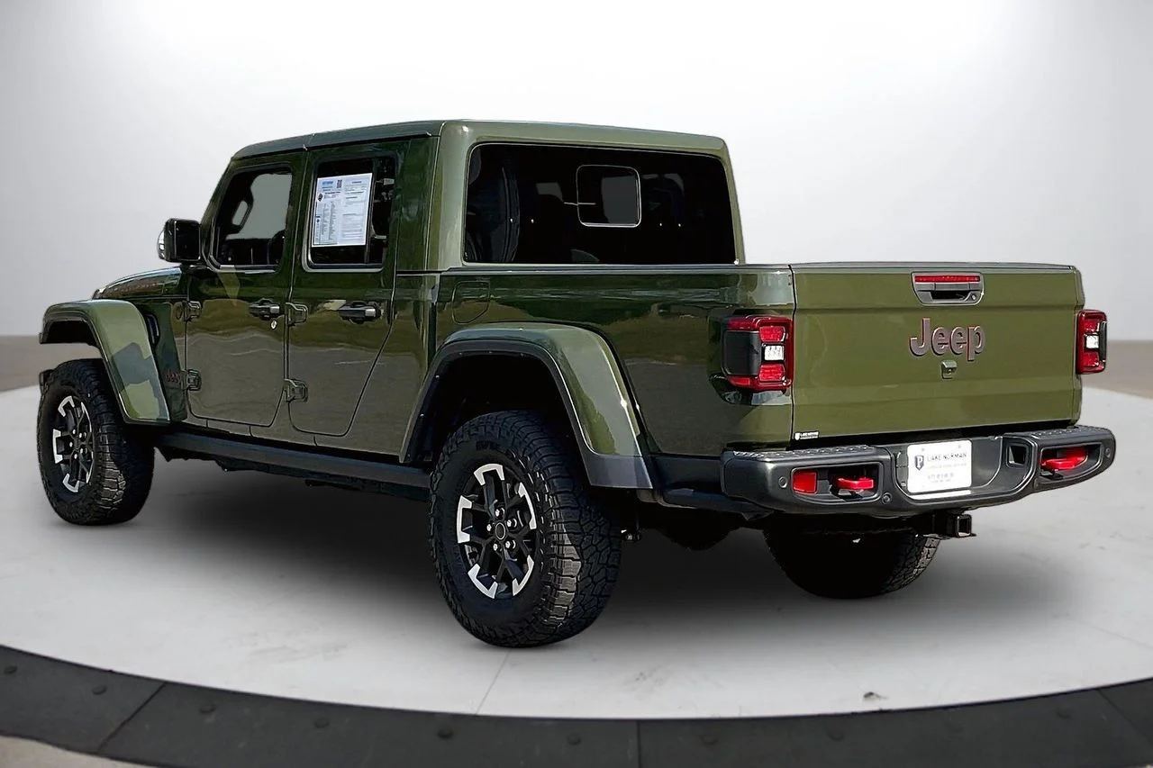 Used 2024 Green Jeep Rubicon image 7