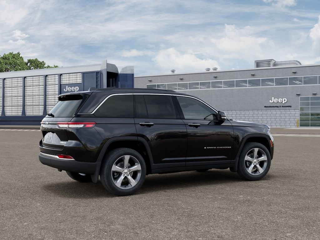New 2026 Diamond Black Crystal Pearl-Coat Exterior Paint Jeep Limited image 4