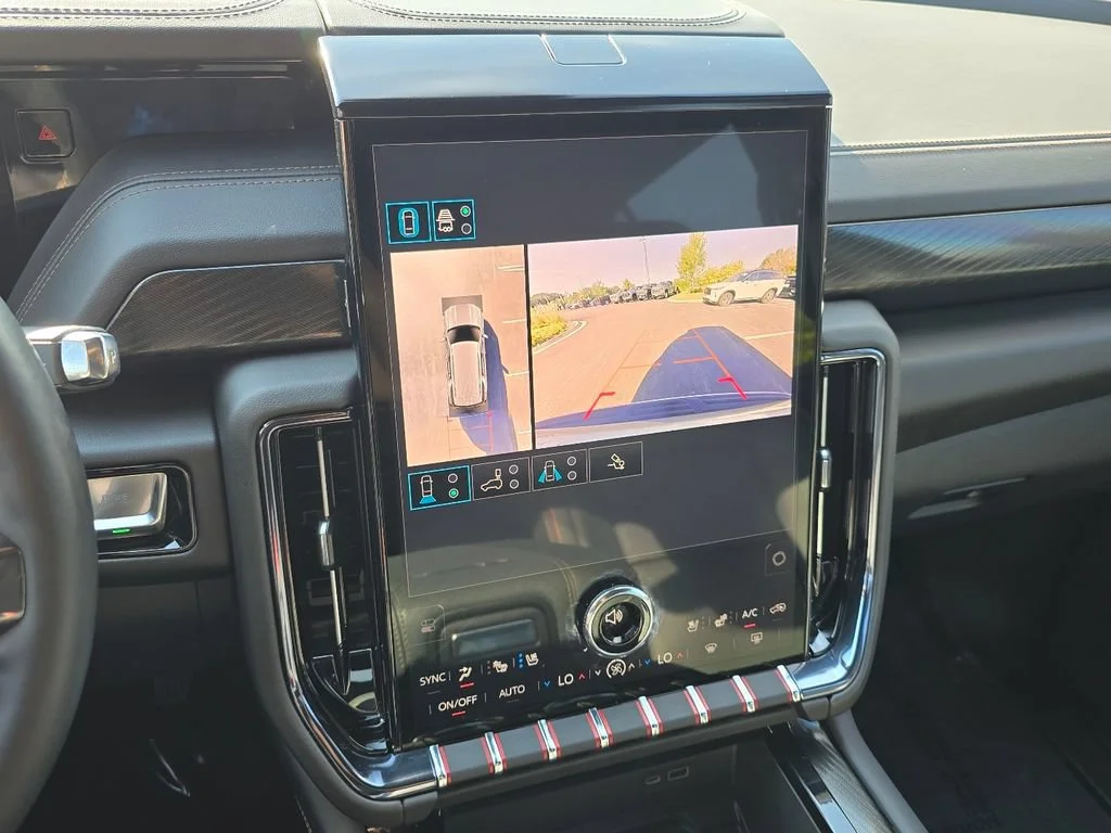 2025 GMC Yukon AT4 - Photo 16