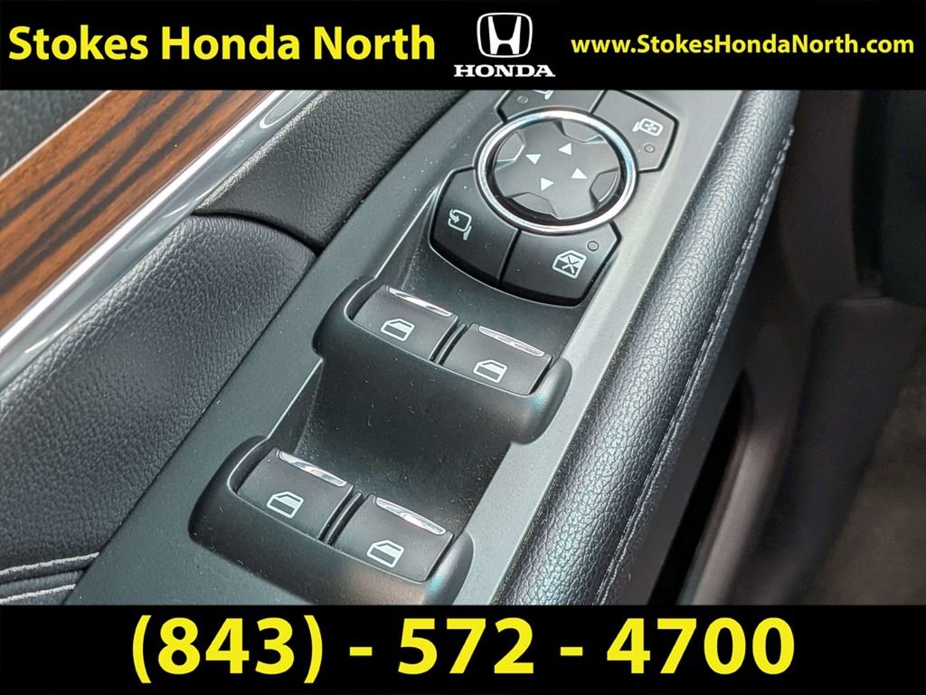 Used 2017  Ford Limited image 27