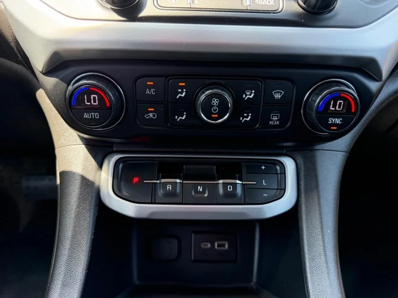 Certified Used 2020 Carbon Black Metallic GMC SLE image 17