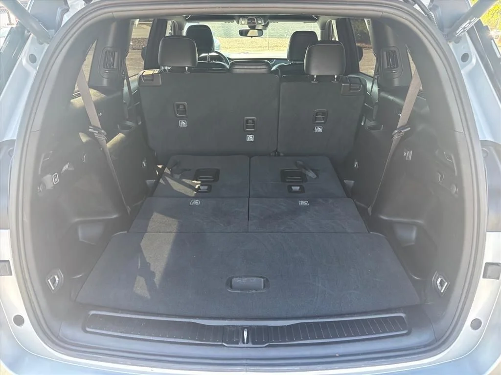Used 2024 Silver Jeep Altitude image 26