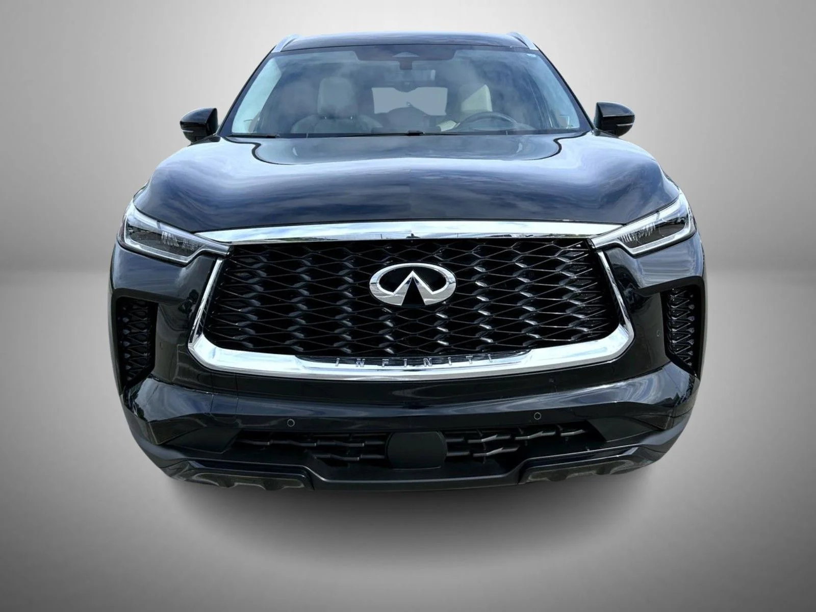 Used 2025 Black INFINITI LUXE image 2