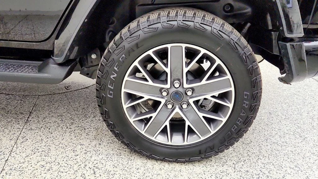 Used 2024 Black Clearcoat Jeep High Altitude 4x4 image 9