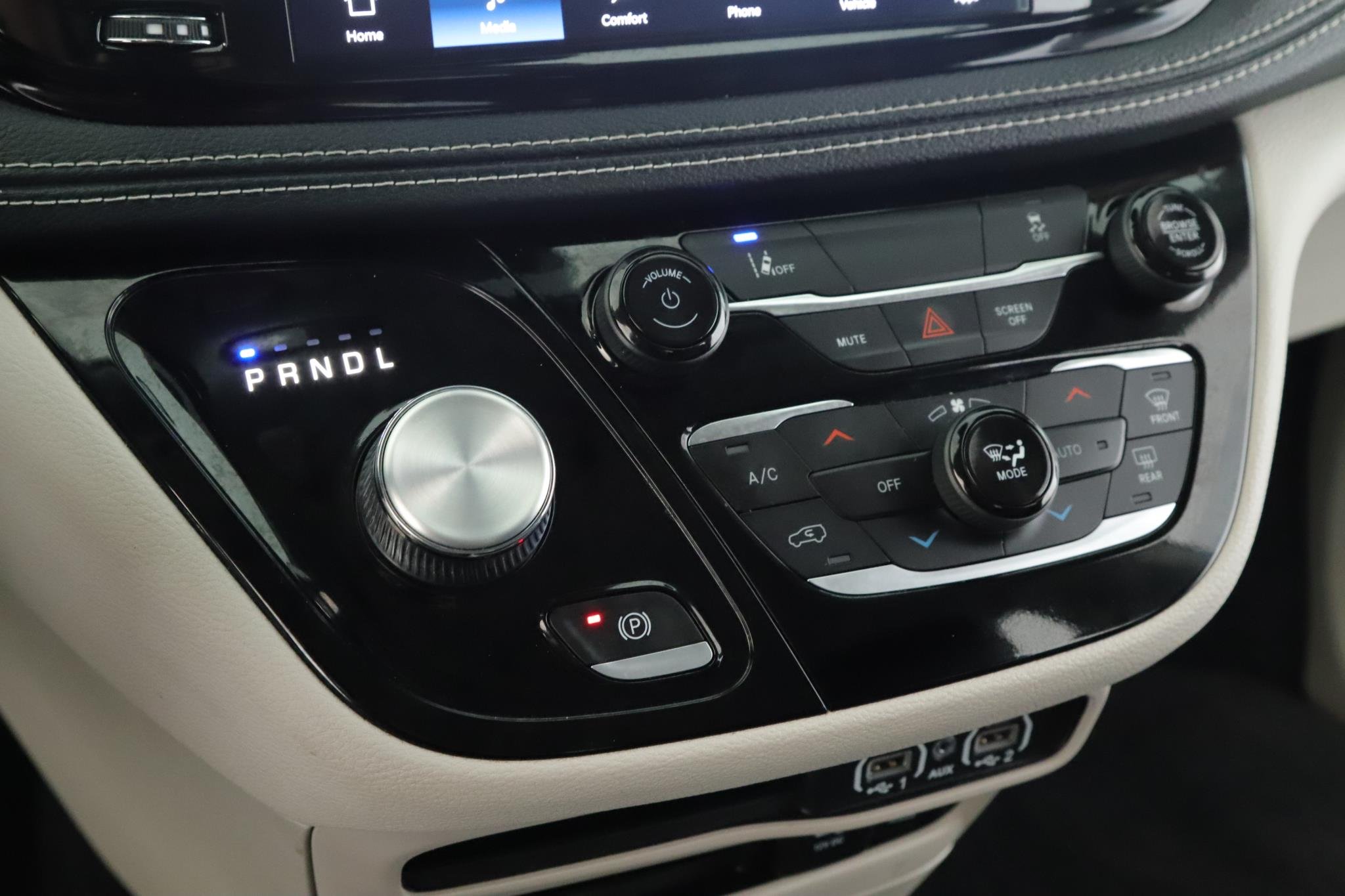 2022 Chrysler Pacifica Hybrid Touring L - Photo 13