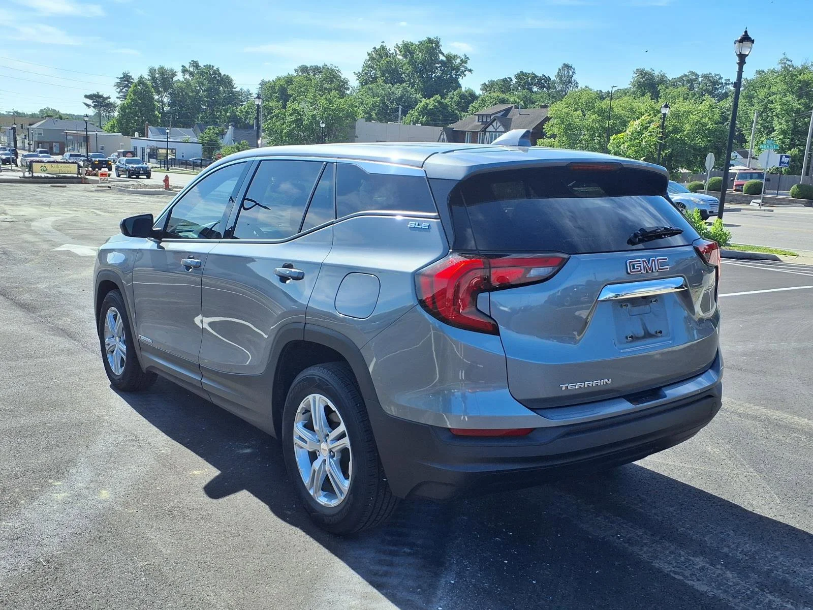 Used 2019 Satin Steel Metallic GMC SLE image 28
