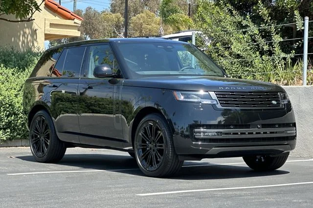 New 2026 Santorini Black Land Rover SE image 7