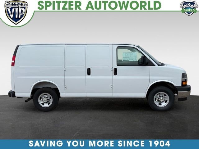 New 2025 Summit White Chevrolet WT image 4