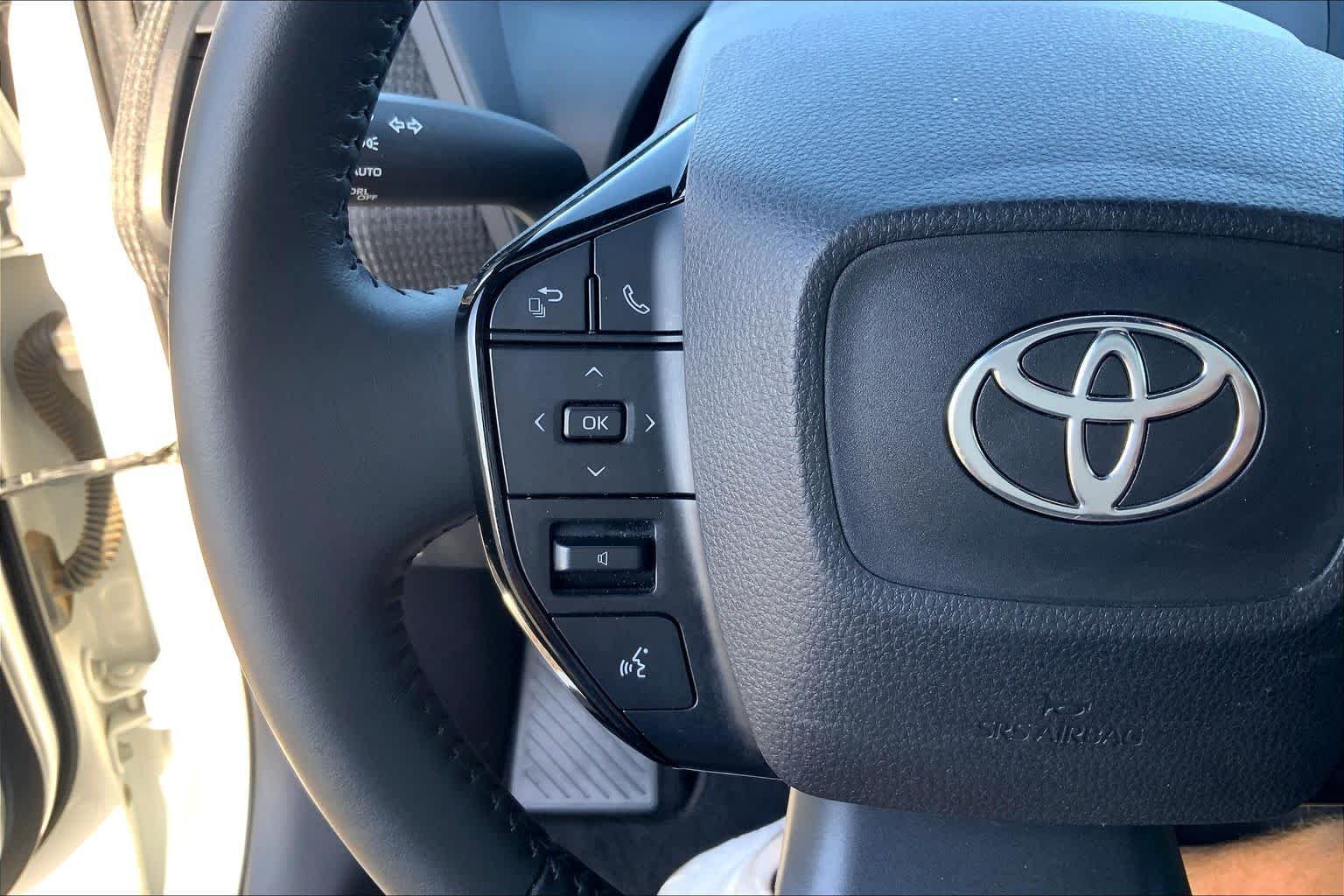 Used 2023 Wind Chill Pearl w/Black Roof Toyota Limited image 23