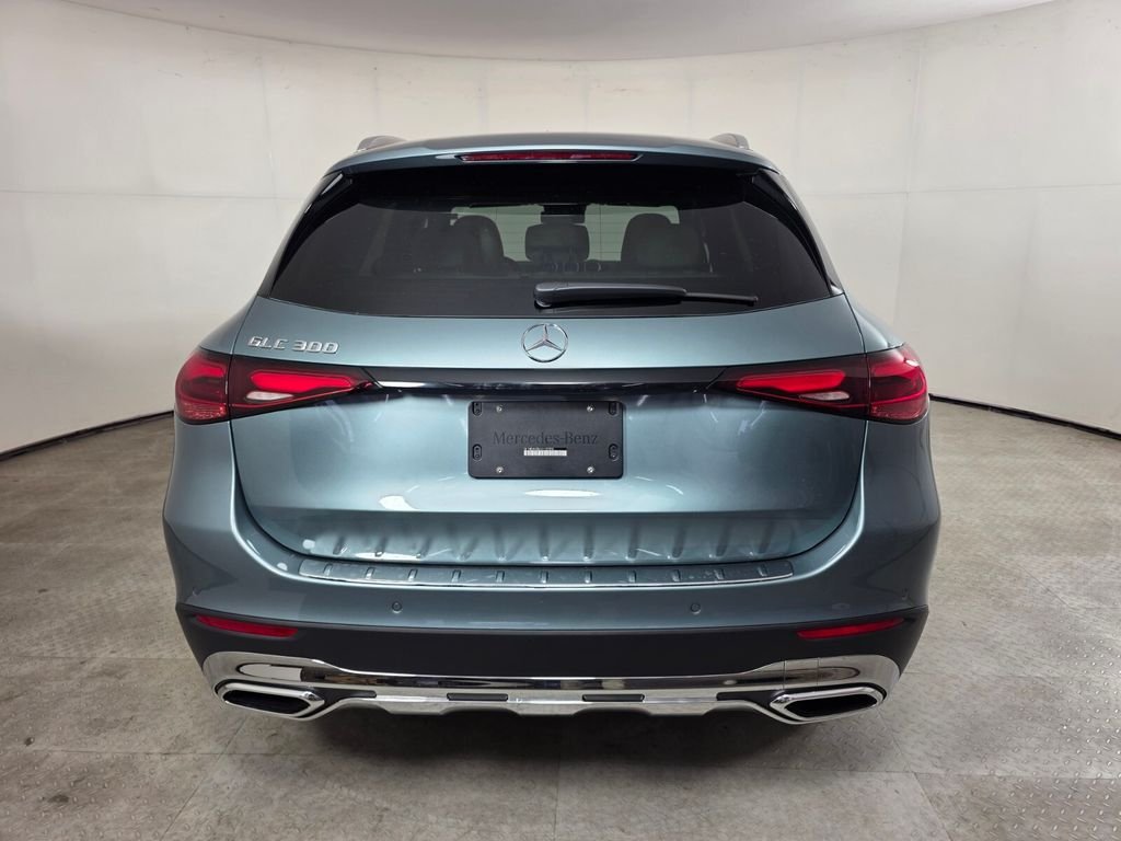 New 2027 Verde Silver Metallic Mercedes-Benz GLC 300 image 5