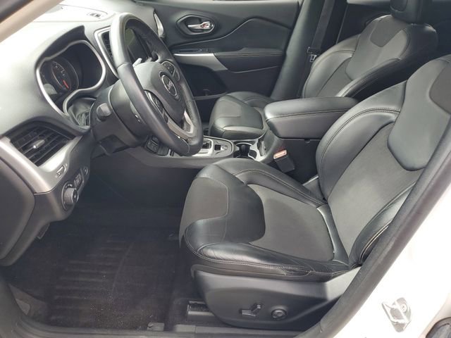 Used 2018 White Jeep Latitude Plus image 5