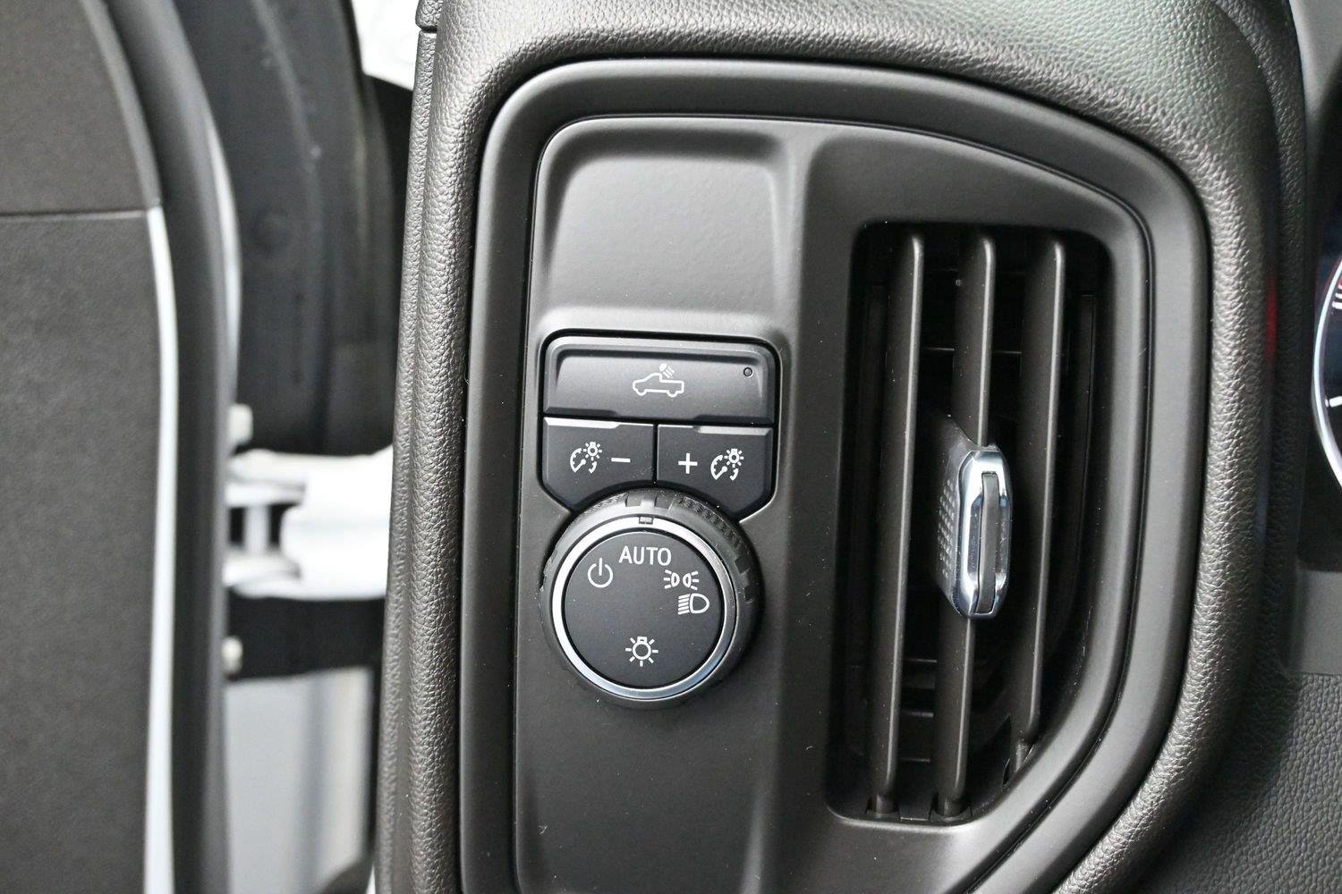 Used 2022 Summit White Chevrolet Custom image 26
