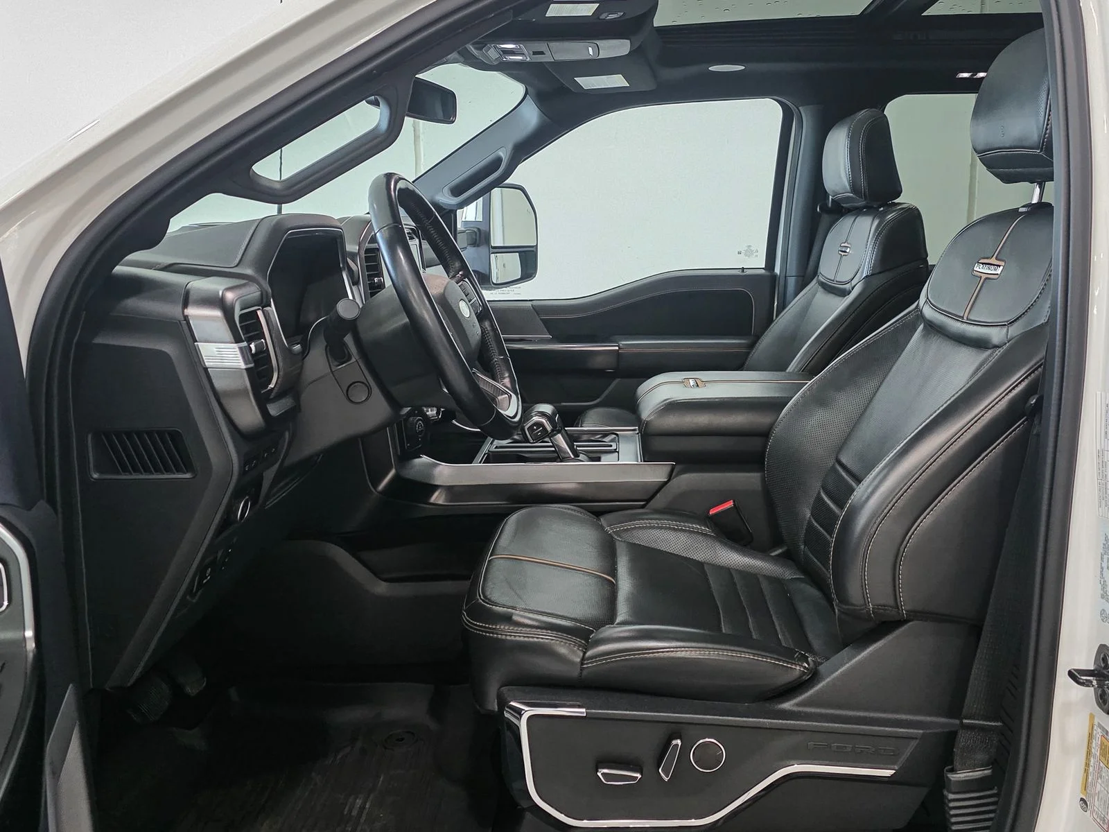 Used 2023  Ford Platinum image 20