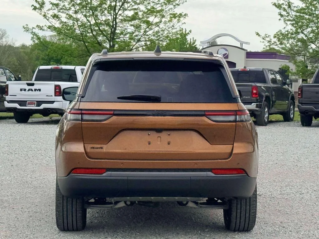 New 2026 Copper Shino Metallic Clear-Coat Exterior Paint Jeep Limited image 8