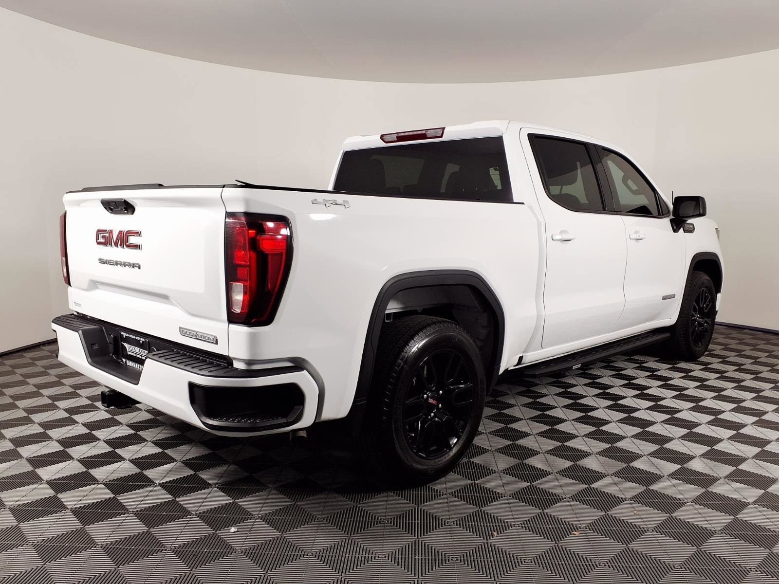 Used 2025 Summit White GMC Elevation image 4