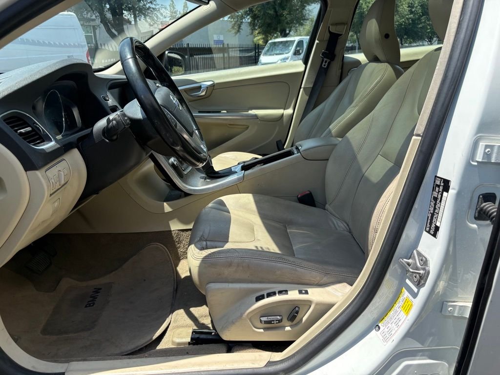 Used 2015  Volvo T5 Premier image 7