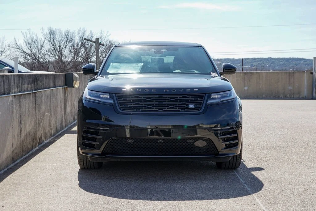 Used 2026 Black Land Rover Dynamic SE image 4