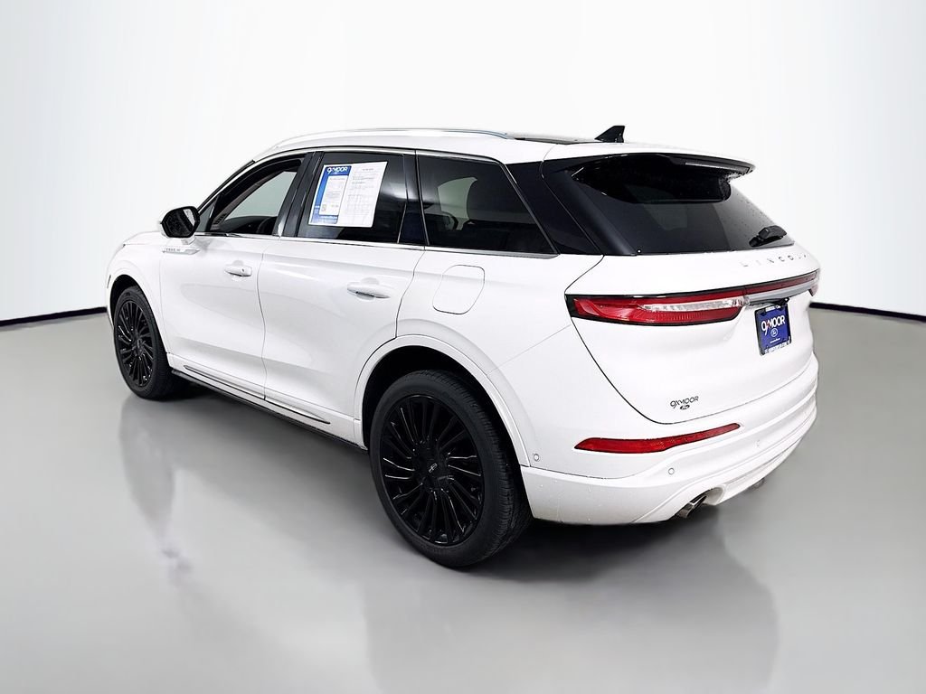 Used 2021 Pristine White Lincoln Reserve image 9
